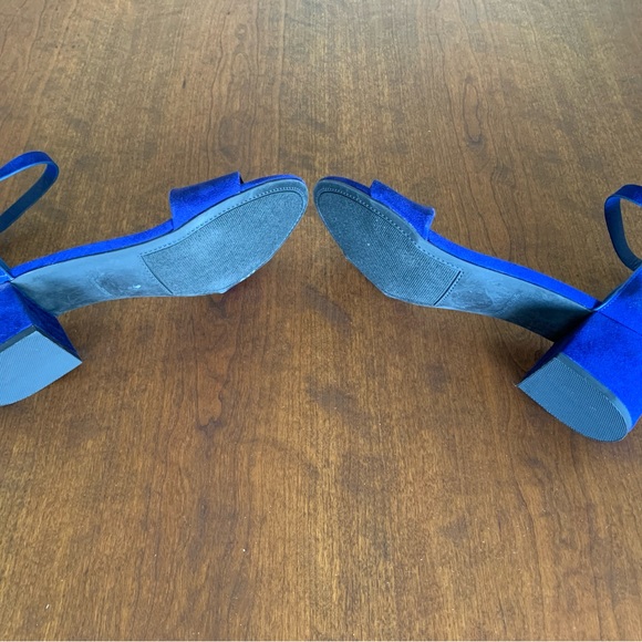 Blue suede sandal pumps are 2" heels and perfect from jeans to formal dress - Picture 3 of 4